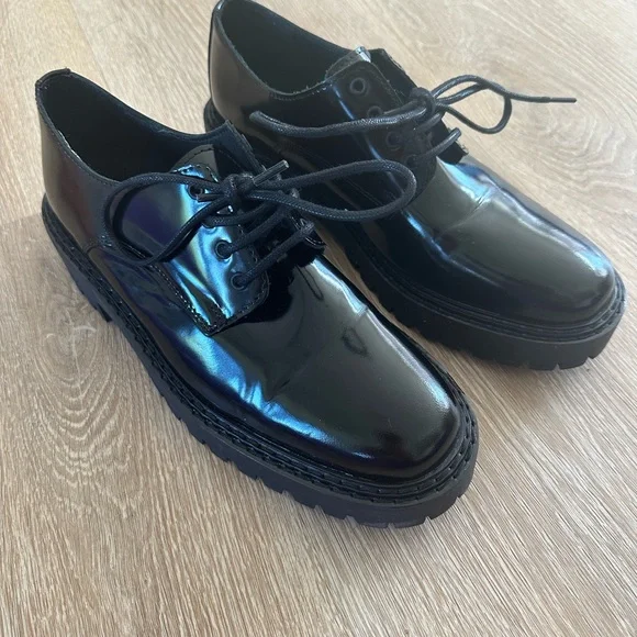 Maeve Classic Lace Up Square Toe Oxford size 9 Maeve Square-Toe Ballet Flats at MarketFair Shoppes in  main image 4